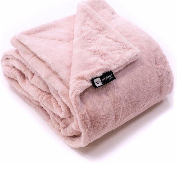 Brand New Sealed Minky Designs Medium Blanket - Picture 1 of 4